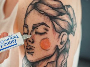 Pegasus Tattoo Creme auf frischem Tattoo