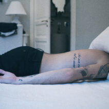 Tattoo nachts schützen: So schläfst du ohne Schäden
