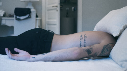 Tattoo nachts schützen: So schläfst du ohne Schäden